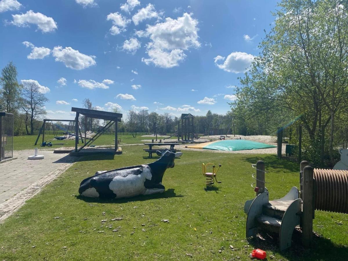 Pipowagens Bij Pannenkoekenrestaurant & Camping De Koppenjan 'Een Uniek Verblijf Met Kinderspeelboerderij' Jubbega-Schurega エクステリア 写真